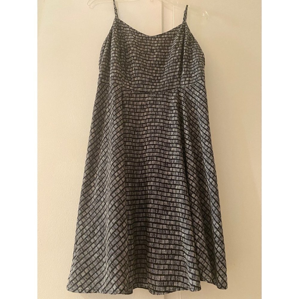 Old Navy Dress White Geometric Sleeveless Dress, size Large (Juniors)